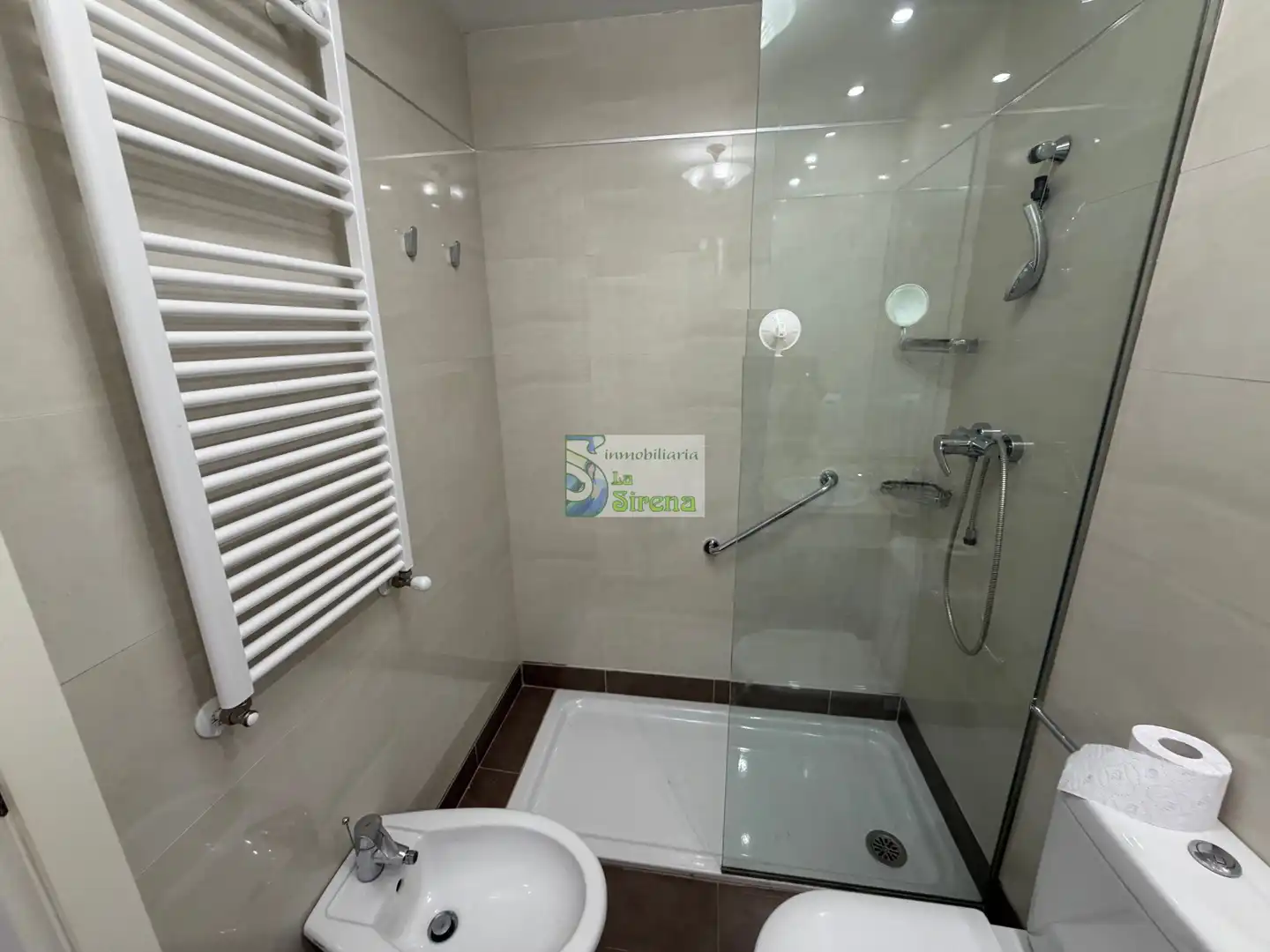 Baño de Piso en venta en Castro-Urdiales con Calefacción, Terraza y Piscina
