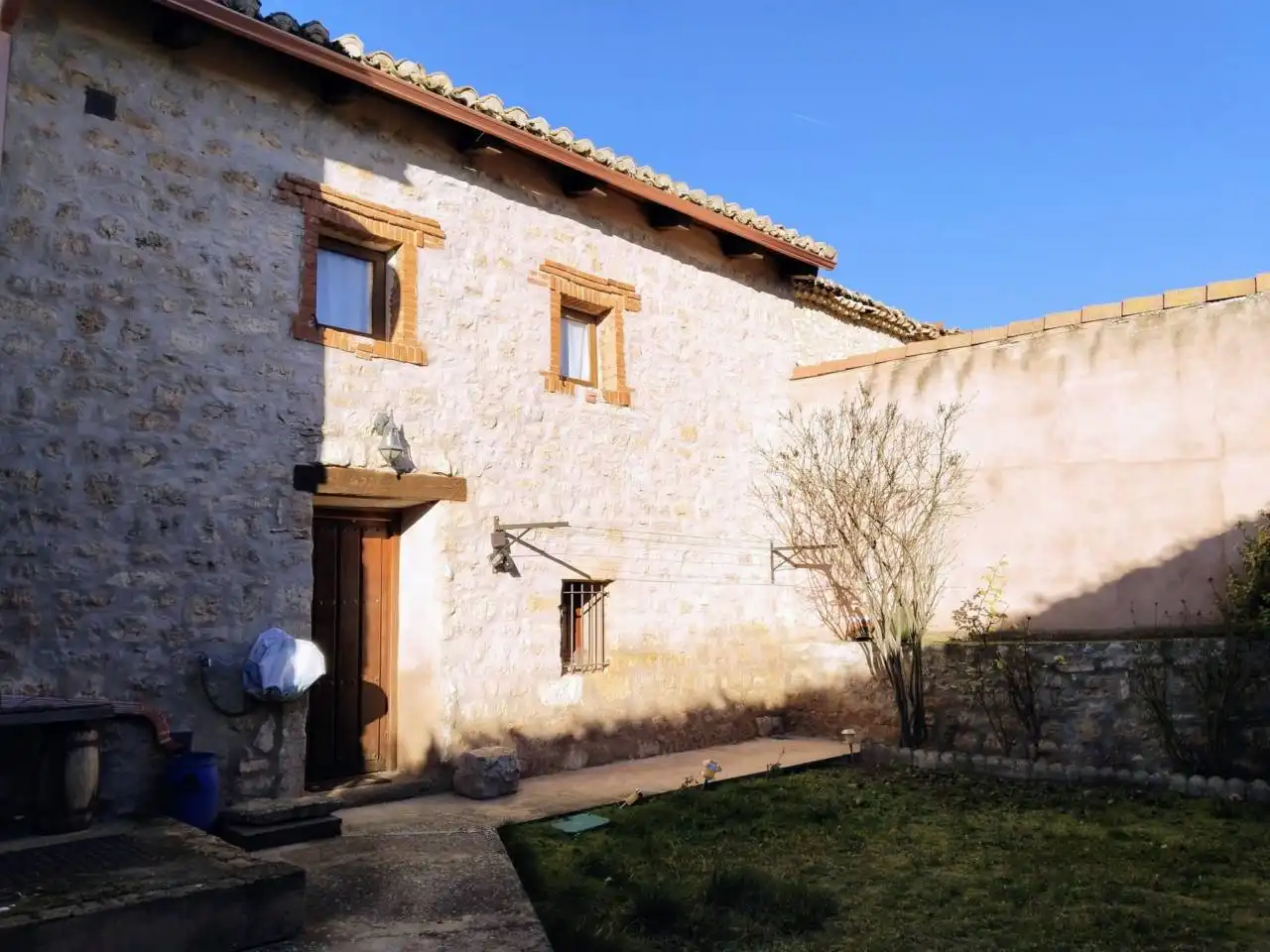 Exterior view of Houses for sale in Mazuela, Burgos