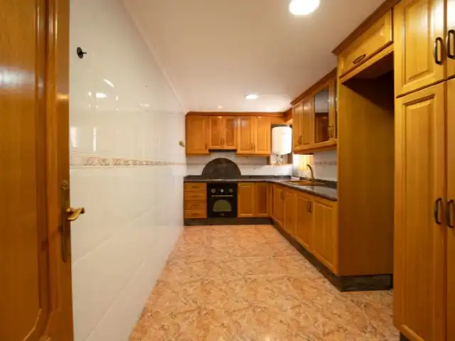 Kitchen of Flat for sale in Burjassot  with Private garden and Balcony