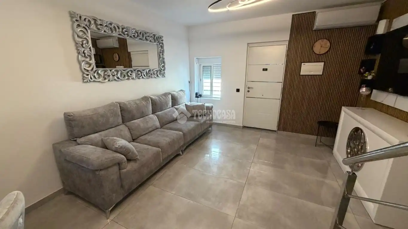 Semi-detached house with terrace for sale in Santa Isabel