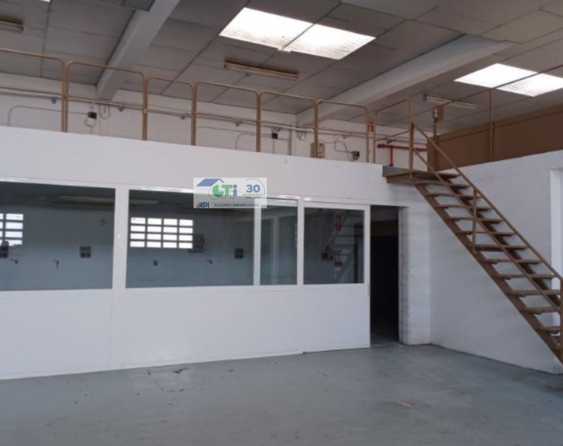 Fabrikhallen zum verkauf in Pinseque