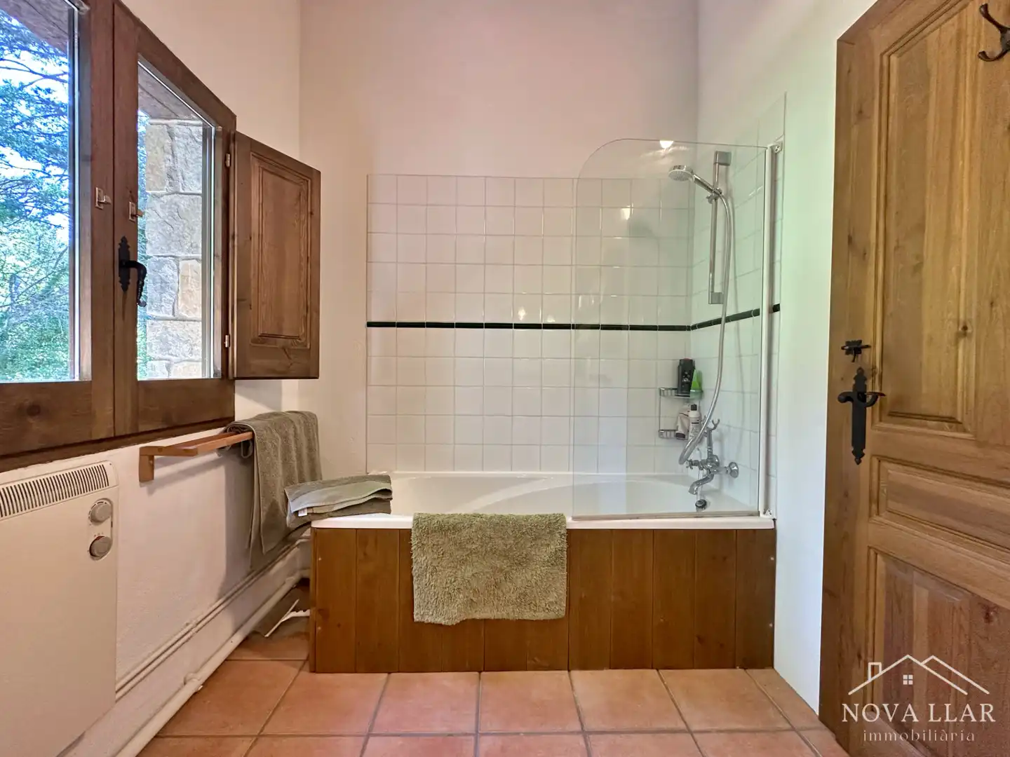 Baño de Finca rústica en venta en Les Llosses con Calefacción, Jardín privado y Terraza