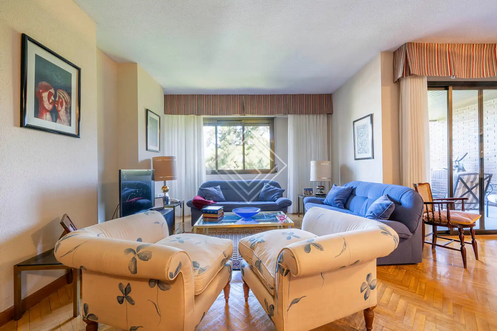 Sala de estar de Piso en venta en Madrid con Jardín privado, Terraza y Piscina comunitaria