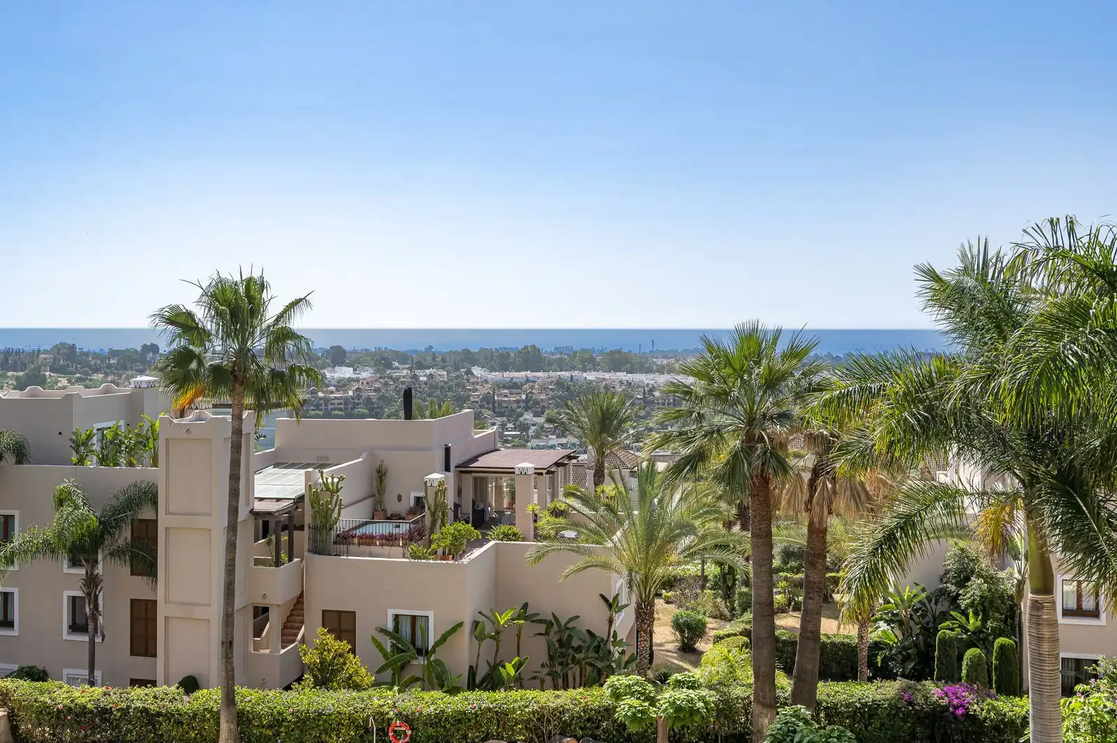 Vista exterior de Apartamento en venta en Estepona con Terraza, Trastero y Amueblado