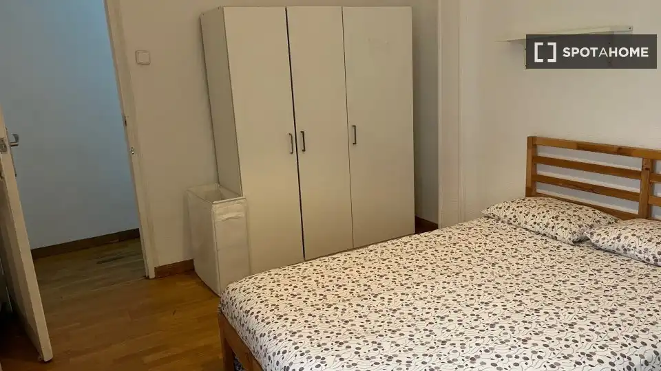 Habitación de Piso de alquiler en Madrid con Aire acondicionado, Calefacción y Amueblado