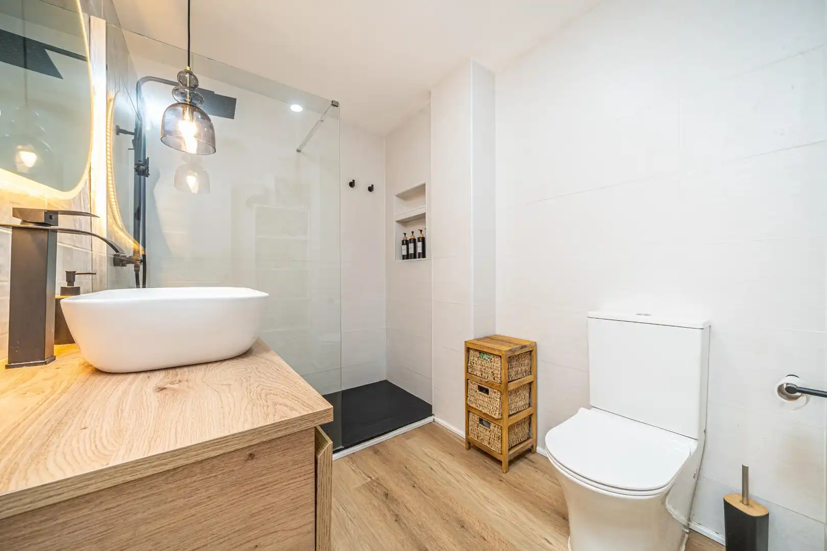 Baño de Piso en venta en  Palma de Mallorca con Aire acondicionado, Calefacción y Amueblado