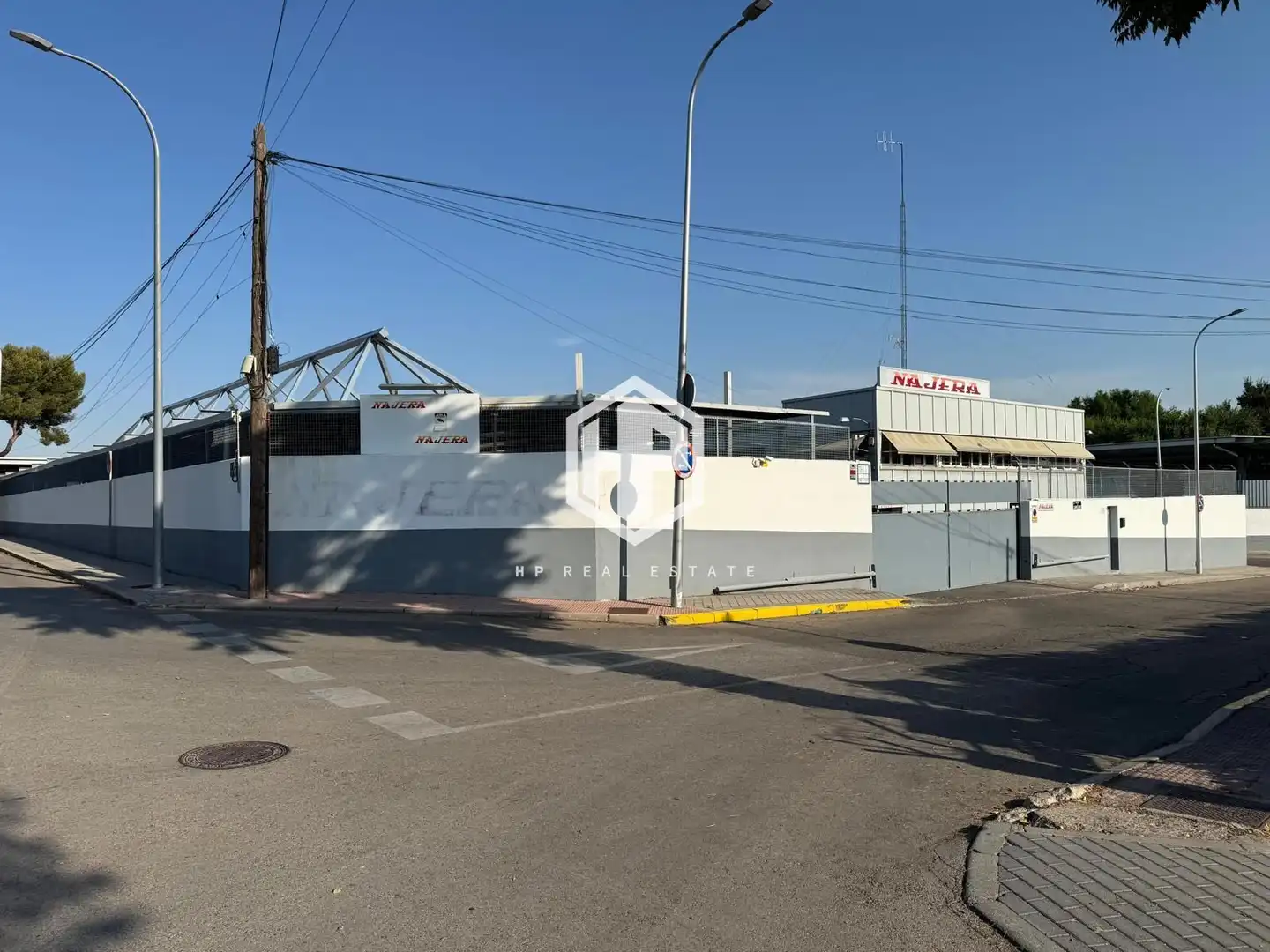 Vista exterior de Nau industrial de lloguer en Madrid amb Calefacció i Alarma