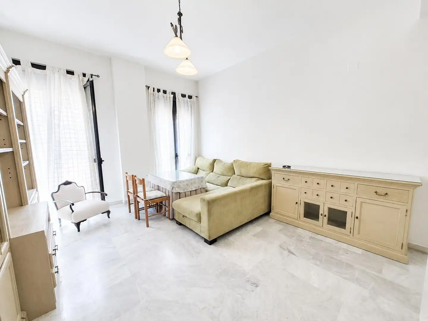 Wohnzimmer von Wohnungen zur Miete in Sevilla mit Klimaanlage, Heizung und Balkon