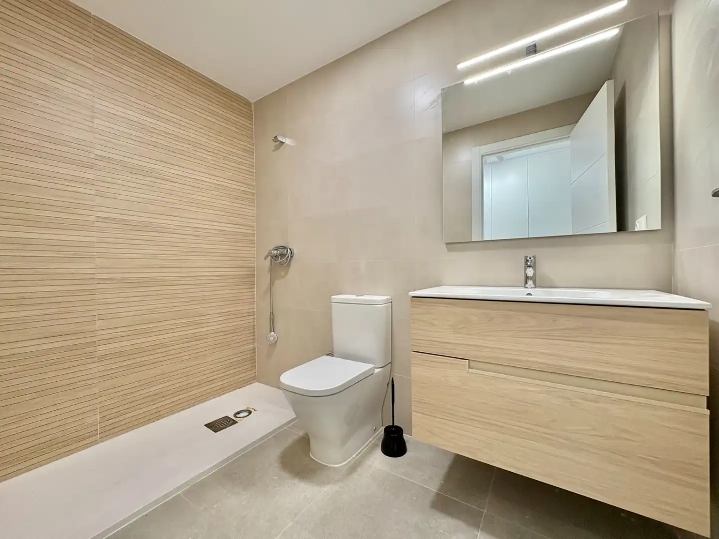Baño de Piso de alquiler en Paiporta con Aire acondicionado, Trastero y Horno