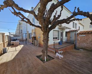 Exterior view of Single-family semi-detached for sale in El Vendrell  with Air Conditioner, Heating and Terrace