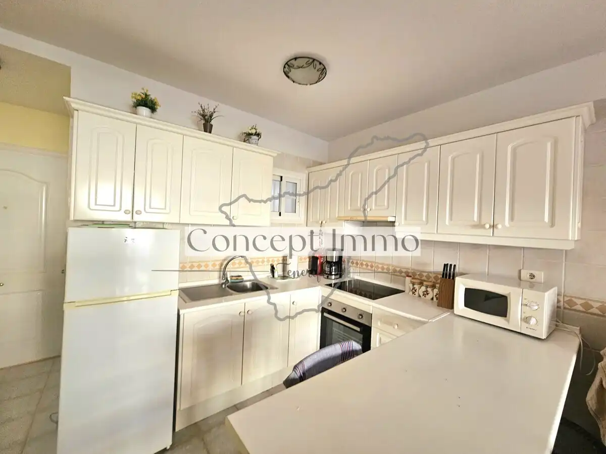 Cocina de Planta baja en venta en Arona con Terraza, Trastero y Alarma