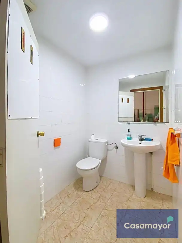 Badezimmer von Fabrikhallen zum Verkauf in Alicante / Alacant