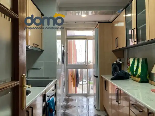 Cocina de Piso de alquiler en Granada con Aire acondicionado, Calefacción y Jardín privado