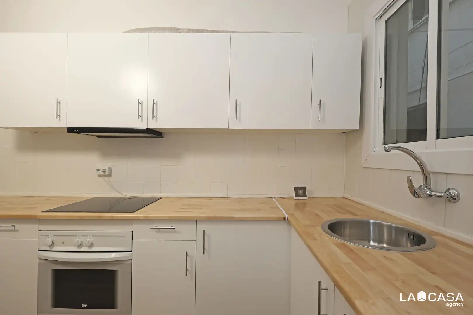 Cocina de Piso en venta en Barcelona con Balcón