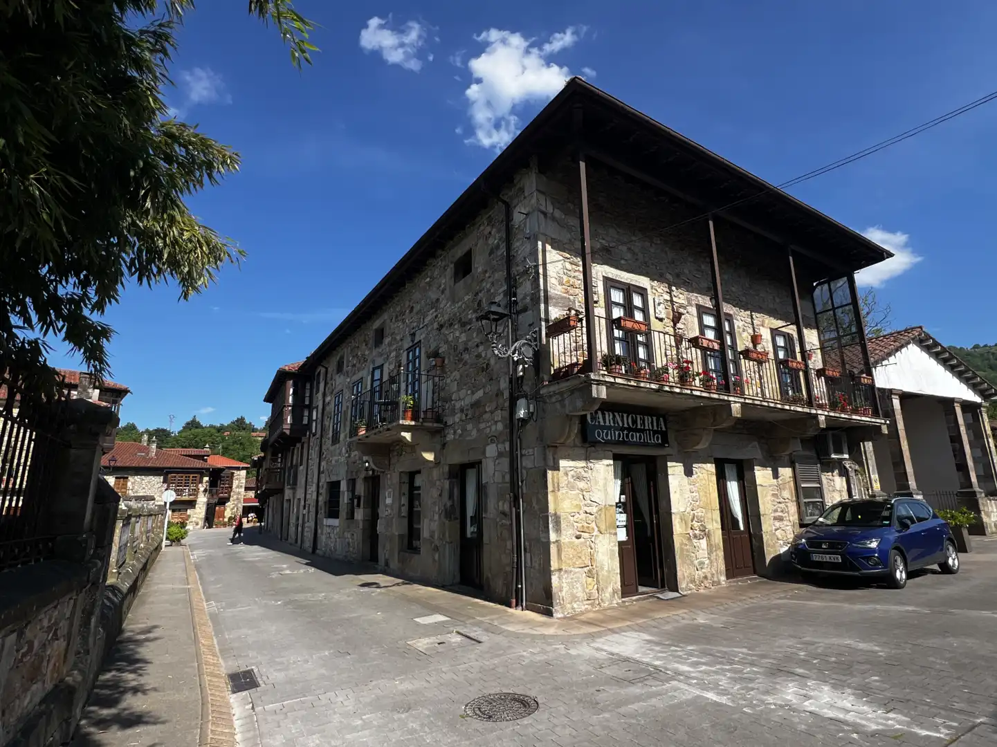 Vista exterior de Casa adosada en venda en Liérganes amb Calefacció, Parquet i Terrassa