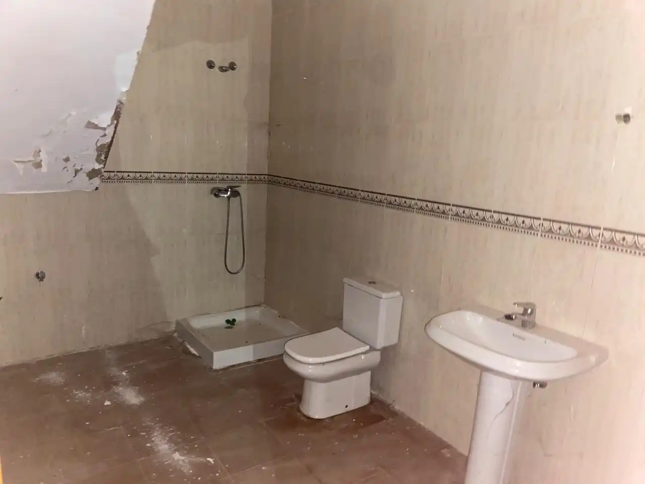 Baño de Casa adosada en venta en Villarrubia de los Ojos con Calefacción, Terraza y Trastero