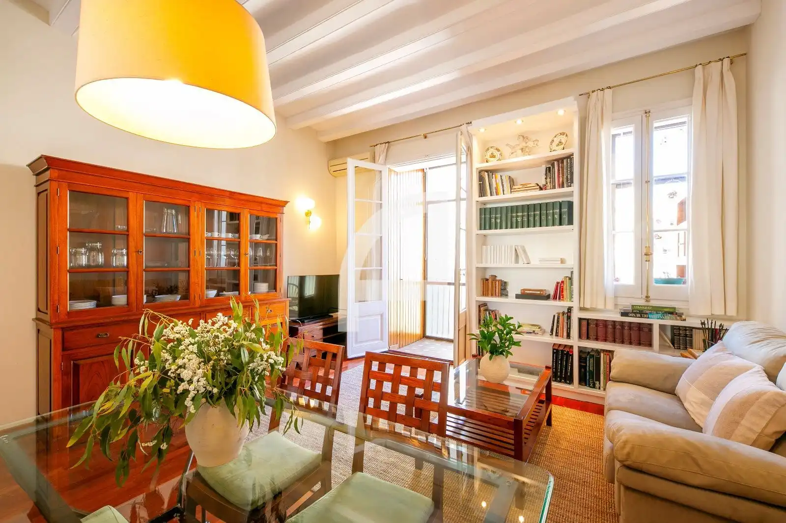 Sala d'estar de Pis en venda en Barcelona amb Aire condicionat, Calefacció i Parquet