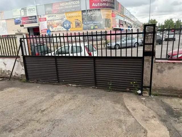 Aparcament de Nau industrial en venda en Leganés