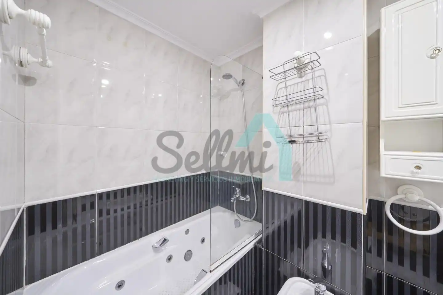 Flat for rent in Félix Aramburu, Auditorio - Seminario - Parque de Invierno