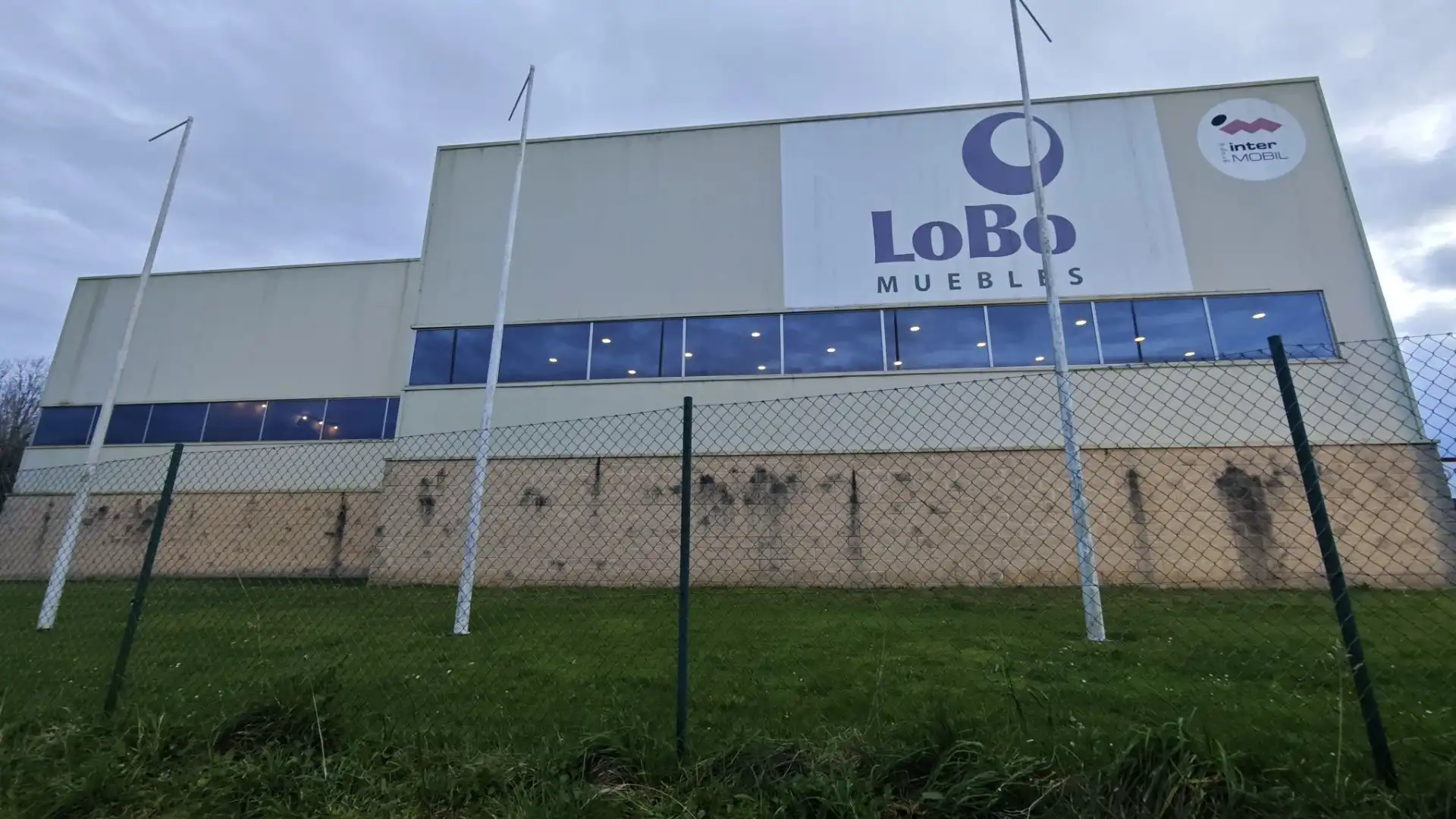 Vista exterior de Nau industrial en venda en Llanes