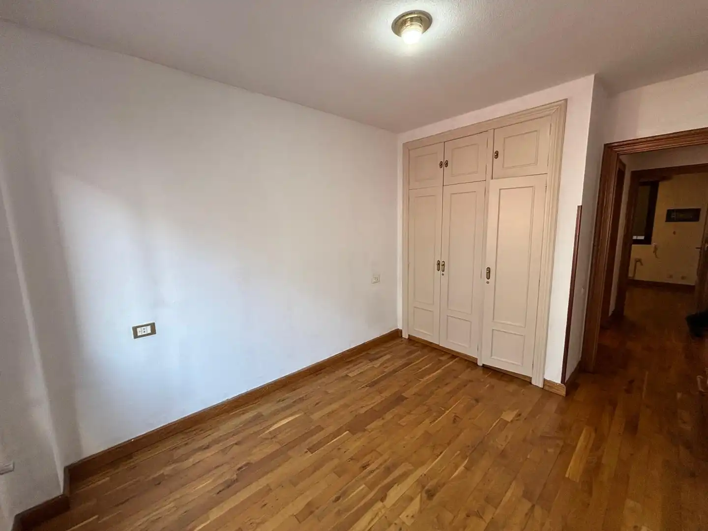 Habitación de Piso en venta en Oviedo  con Calefacción, Parquet y Trastero