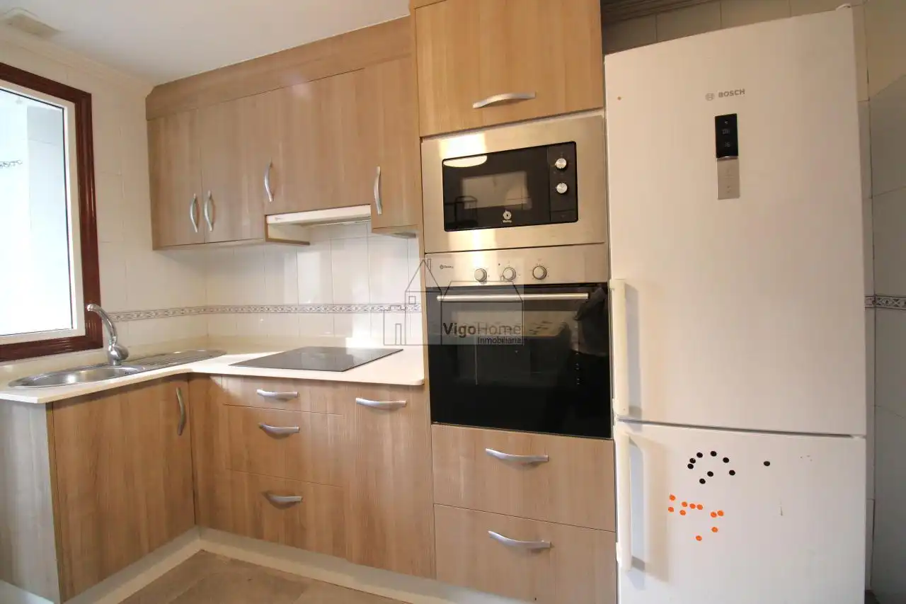 Kitchen of Flat for rent in Vigo   with Heating, Parquet flooring and Storage room