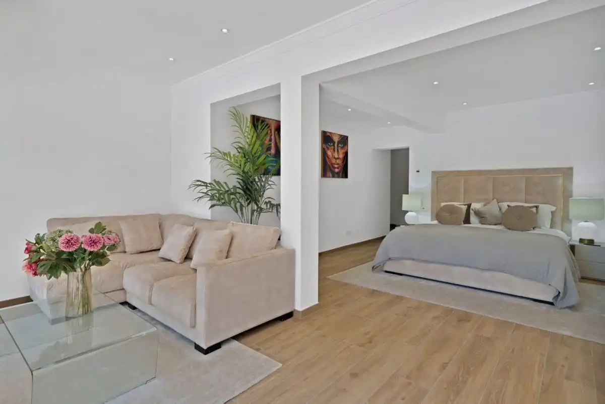 Sala d'estar de Casa o xalet en venda en Marbella amb Aire condicionat, Calefacció i Jardí privat
