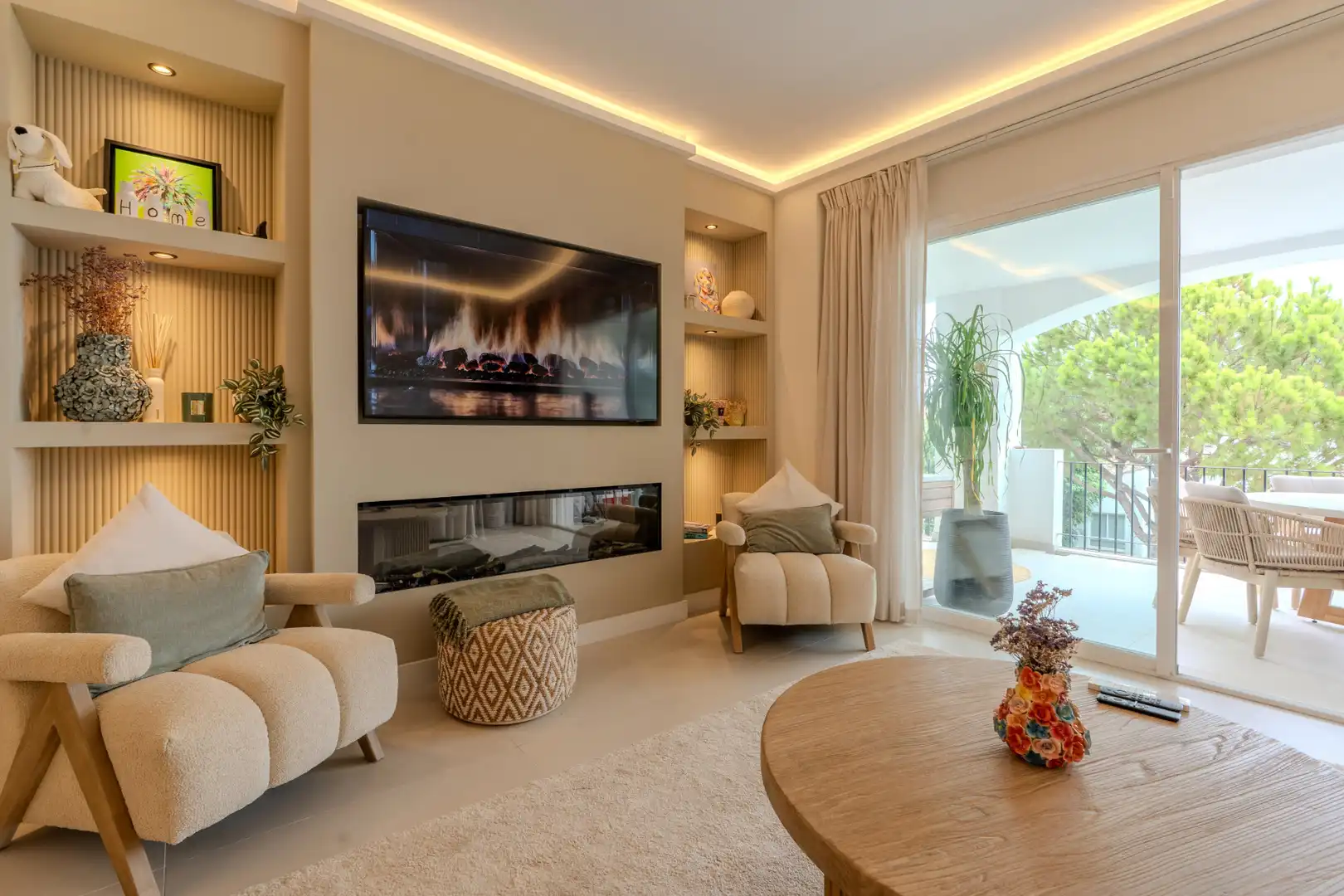 Sala de estar de Apartamento de alquiler en Benahavís con Aire acondicionado, Terraza y Piscina