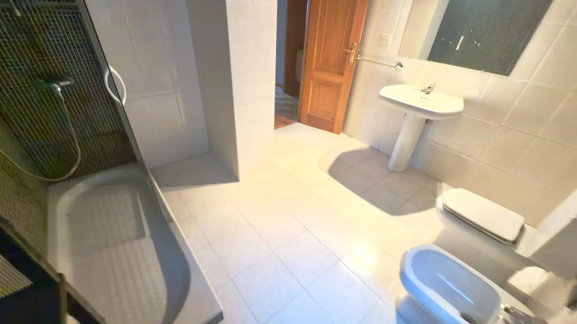 Badezimmer von Wohnung zum Verkauf in Xinzo de Limia mit Parkett, Terrasse und Balkon