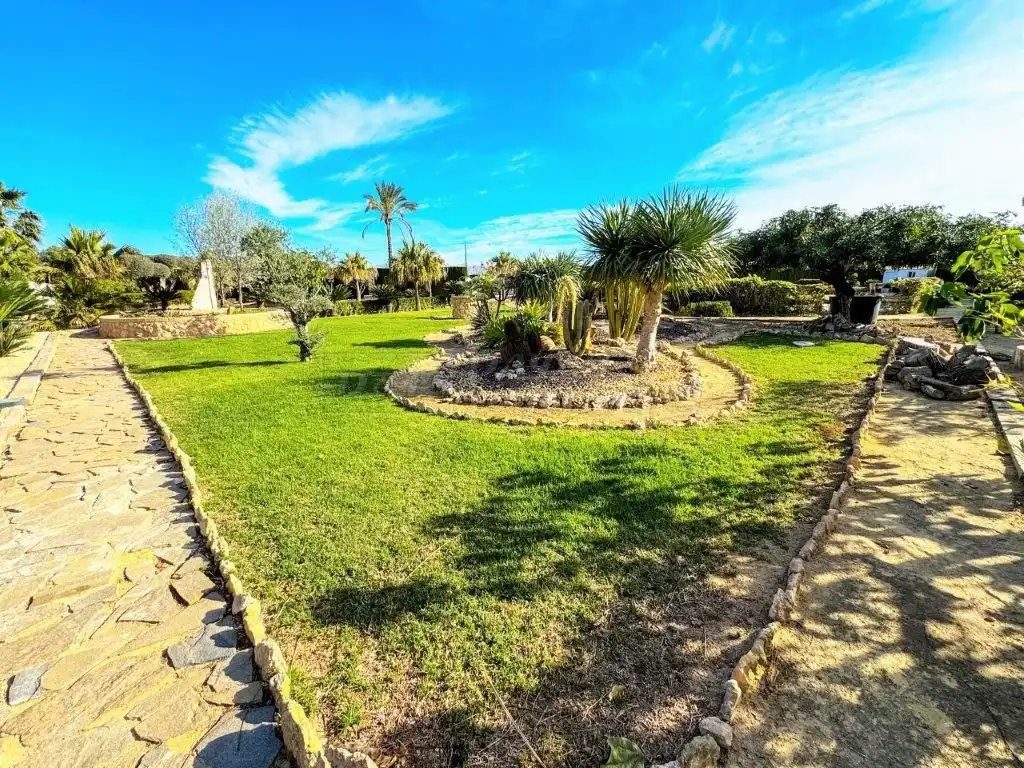 Jardí de Casa o xalet en venda en Orihuela amb Aire condicionat, Jardí privat i Traster