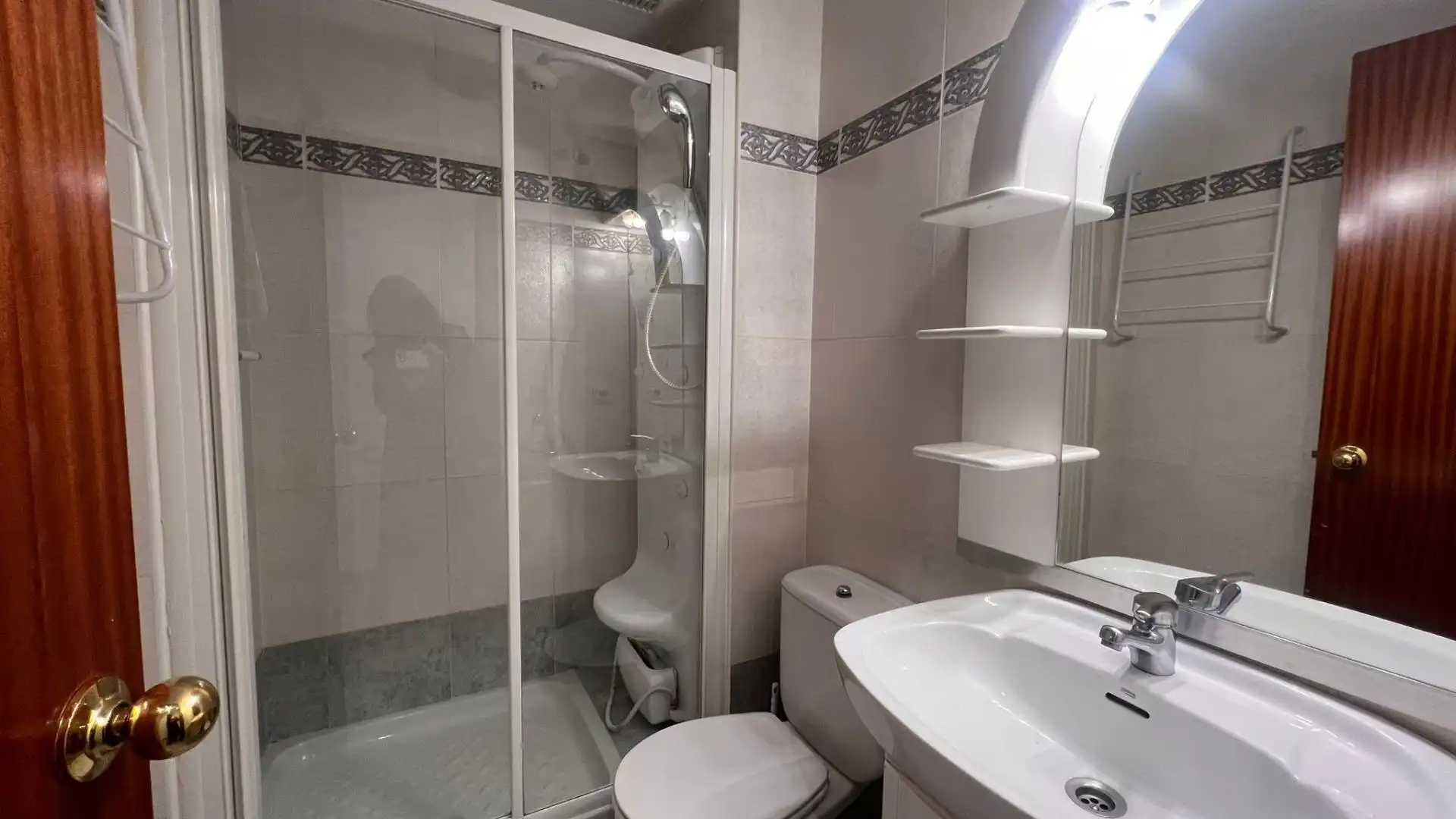 Bathroom of Flat for rent in  Pamplona / Iruña  with Heating, Parquet flooring and Furnished