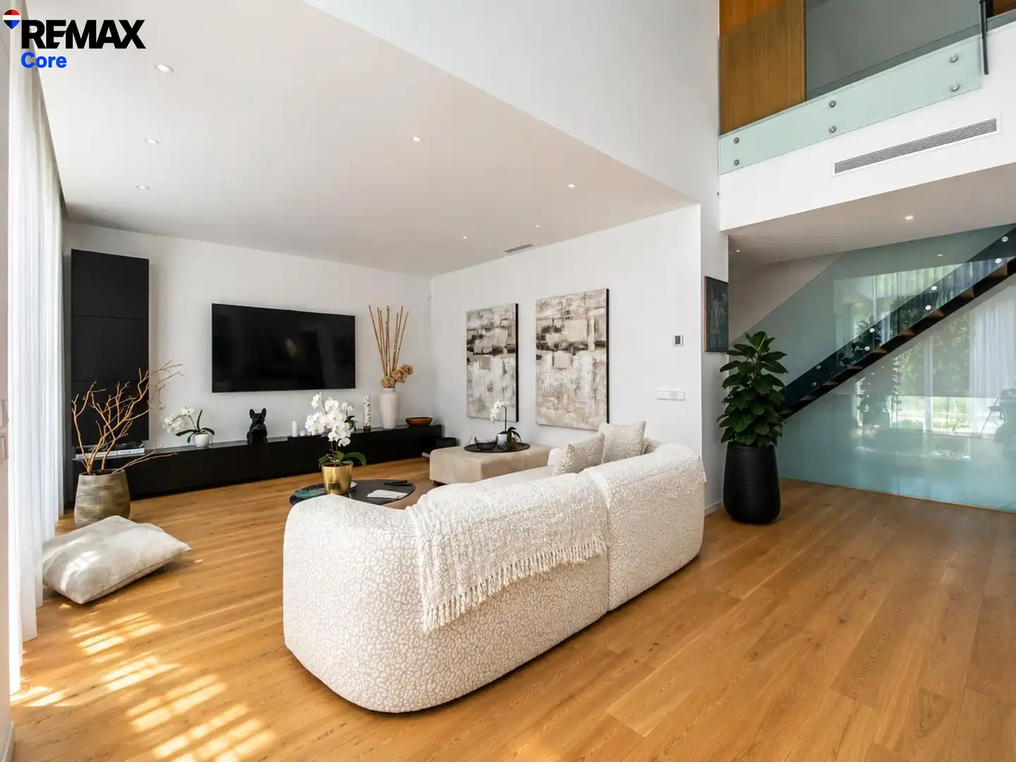 Sala d'estar de Casa o xalet en venda en Marbella amb Aire condicionat, Calefacció i Jardí privat