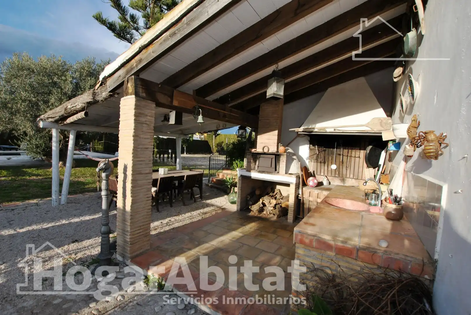 Vista exterior de Casa o xalet en venda en Oliva amb Aire condicionat, Jardí privat i Terrassa