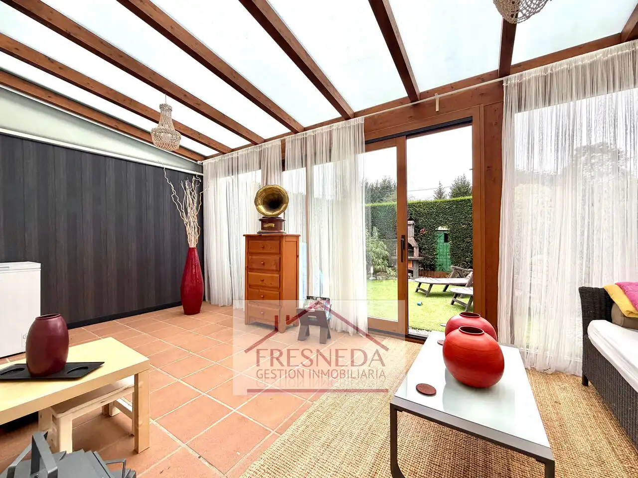 Terrassa de Casa adosada en venda en Siero amb Calefacció, Jardí privat i Parquet