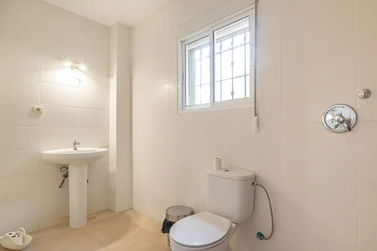 Bany de Casa o xalet en venda en Málaga amb Aire condicionat, Calefacció i Jardí privat