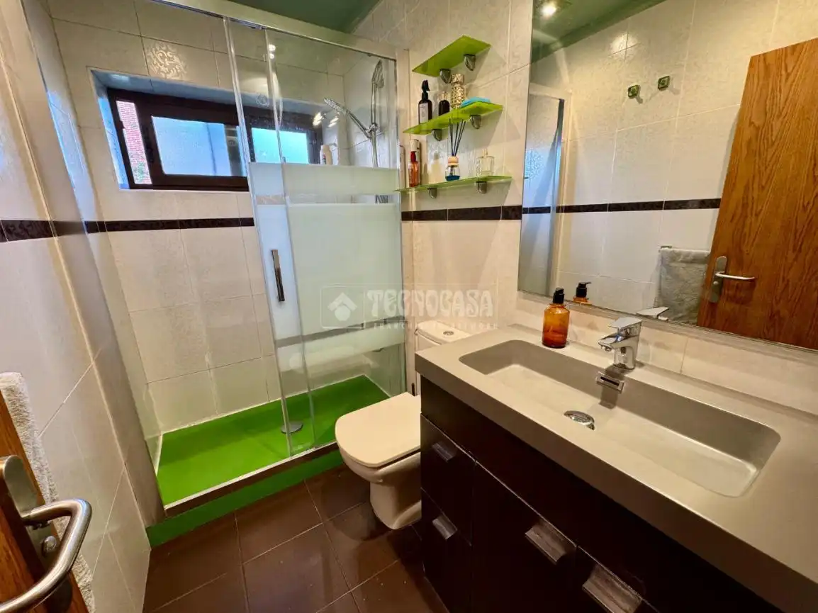 Baño de Piso en venta en El Astillero   con Calefacción, Parquet y Terraza