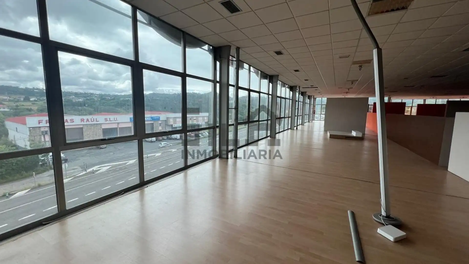 Nave industrial de alquiler en San Cibrao das Viñas