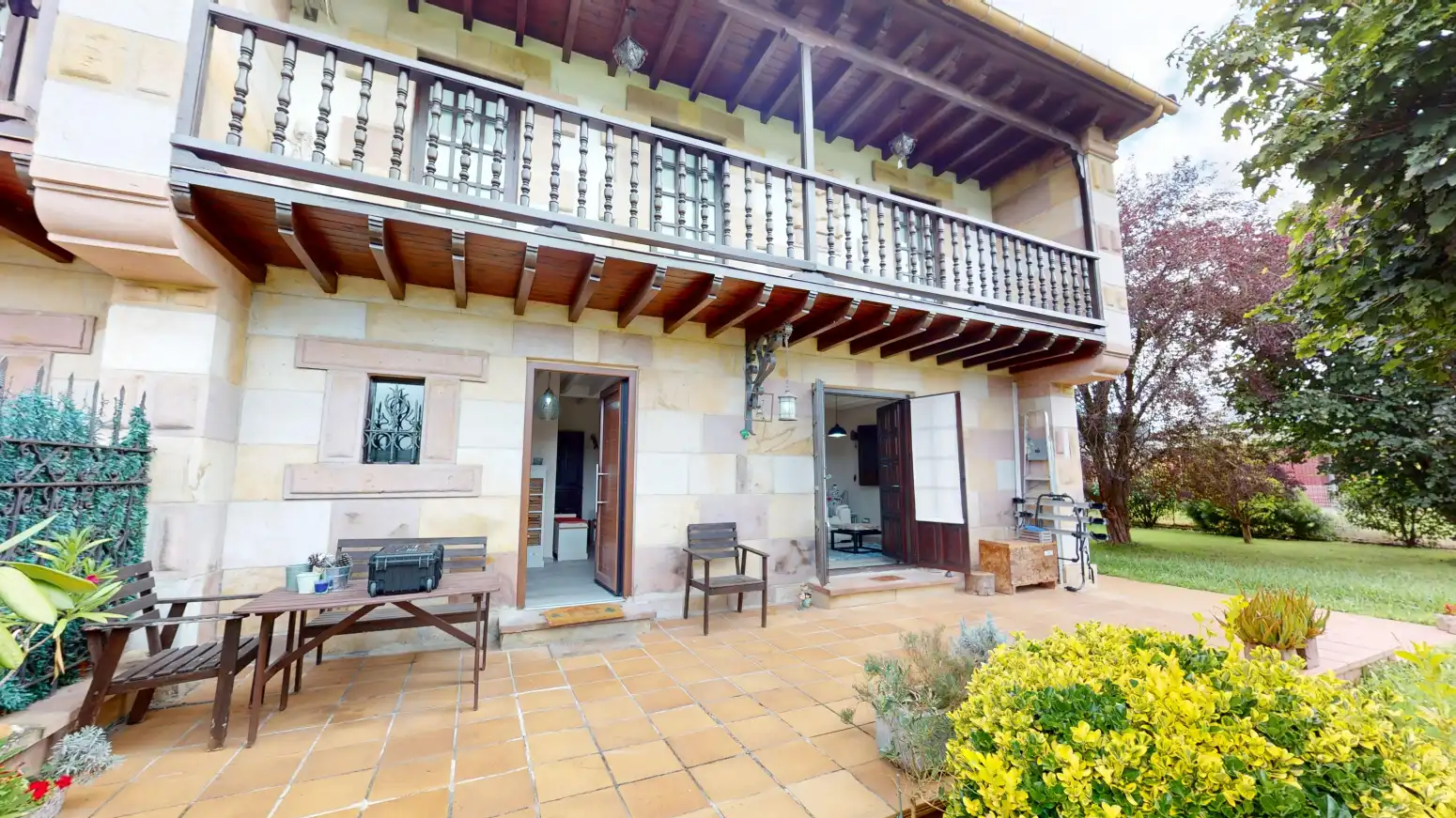 Vista exterior de Casa adosada en venda en Piélagos amb Jardí privat i Parquet