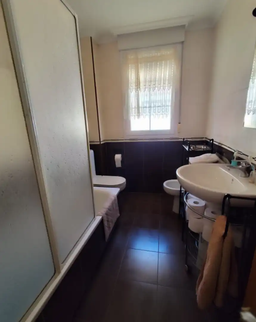 Bany de Casa o xalet de lloguer en Burgos amb Calefacció, Parquet i Moblat