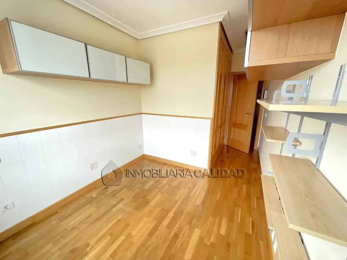 Wohnung zur Miete in Burgos mit Heizung, Terrasse und Abstellraum