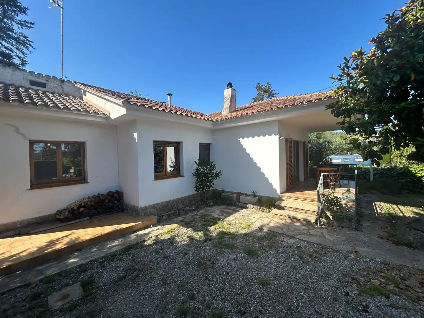Vista exterior de Casa o xalet en venda en Begues amb Aire condicionat, Calefacció i Jardí privat