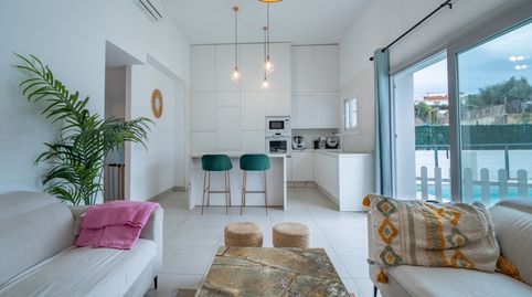 Esta elegante villa contemporánea, situada en una tranquila zona residencial de Málaga Este, se alza sobre una parcela de 370 m y, immagine 3
