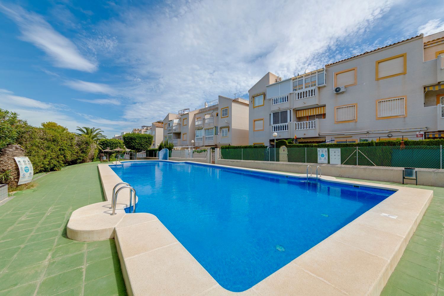 Swimming pool of Flat for sale in Torrevieja  with Terrace, Furnished and Community pool
