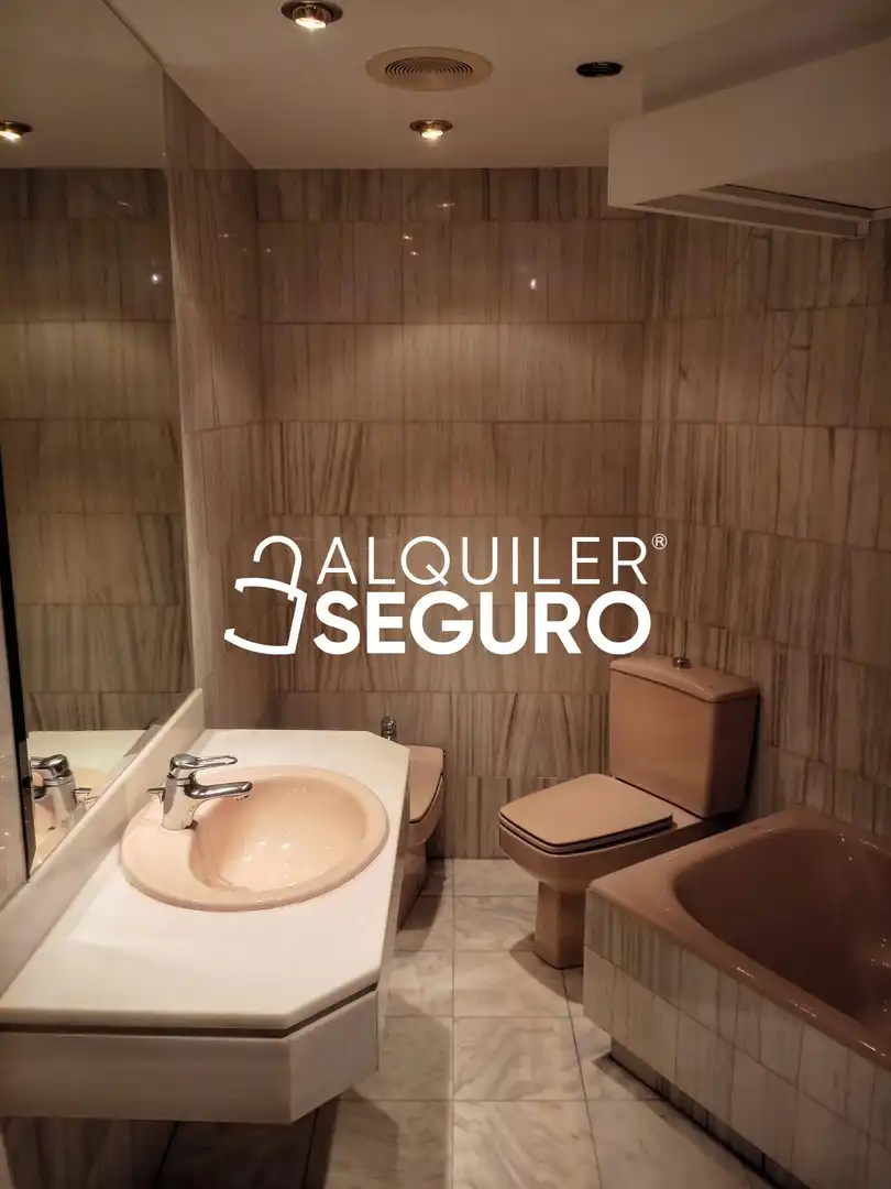 Bathroom of Flat for rent in Valladolid  with Air Conditioner and Heating