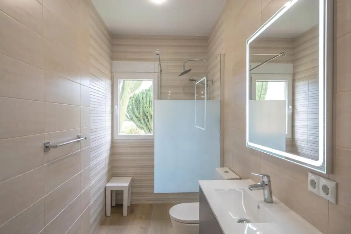 Baño de Casa o chalet en venta en San Miguel de Salinas con Aire acondicionado, Calefacción y Jardín privado