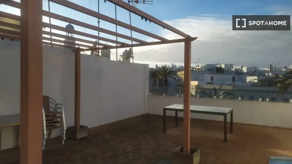 Terrasse von Wohnung zur untervermieten in Cádiz mit Klimaanlage, Heizung und Terrasse
