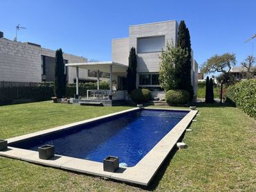 Casa amb piscina en venda a Palau