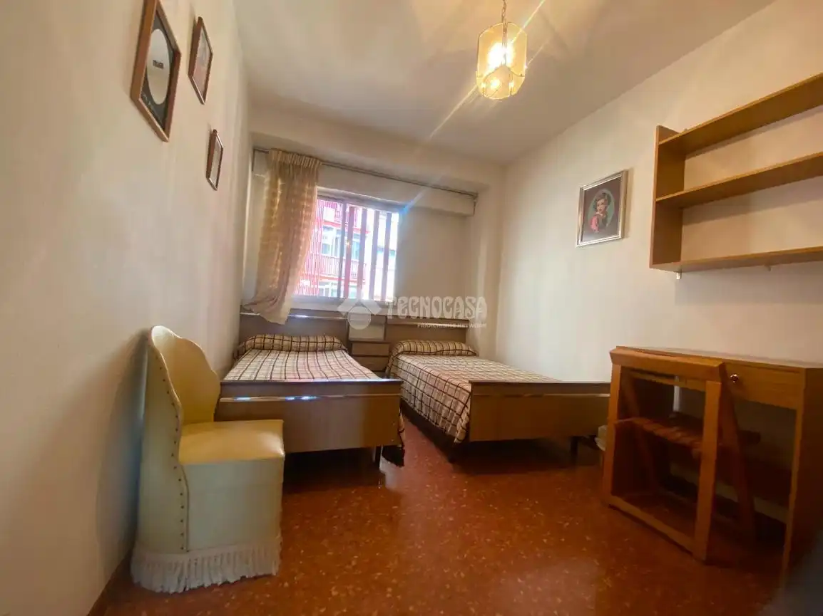 Habitación de Piso en venta en Zaragoza con Calefacción, Terraza y Balcón