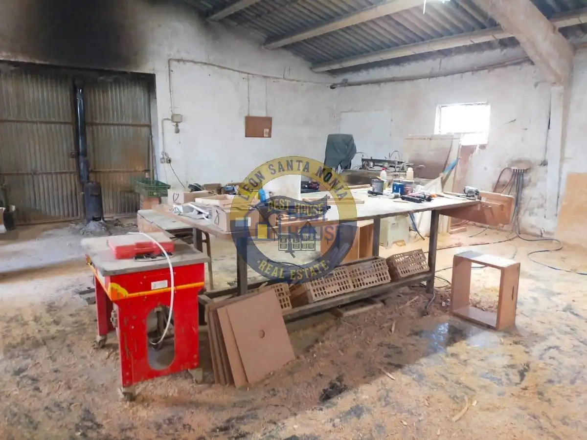 Nau industrial en venda a Valverde de la Virgen, imagen 2