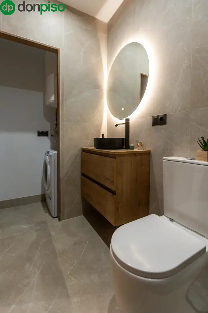 Bathroom of Study for sale in Granada  with Air Conditioner, Heating and Alarm